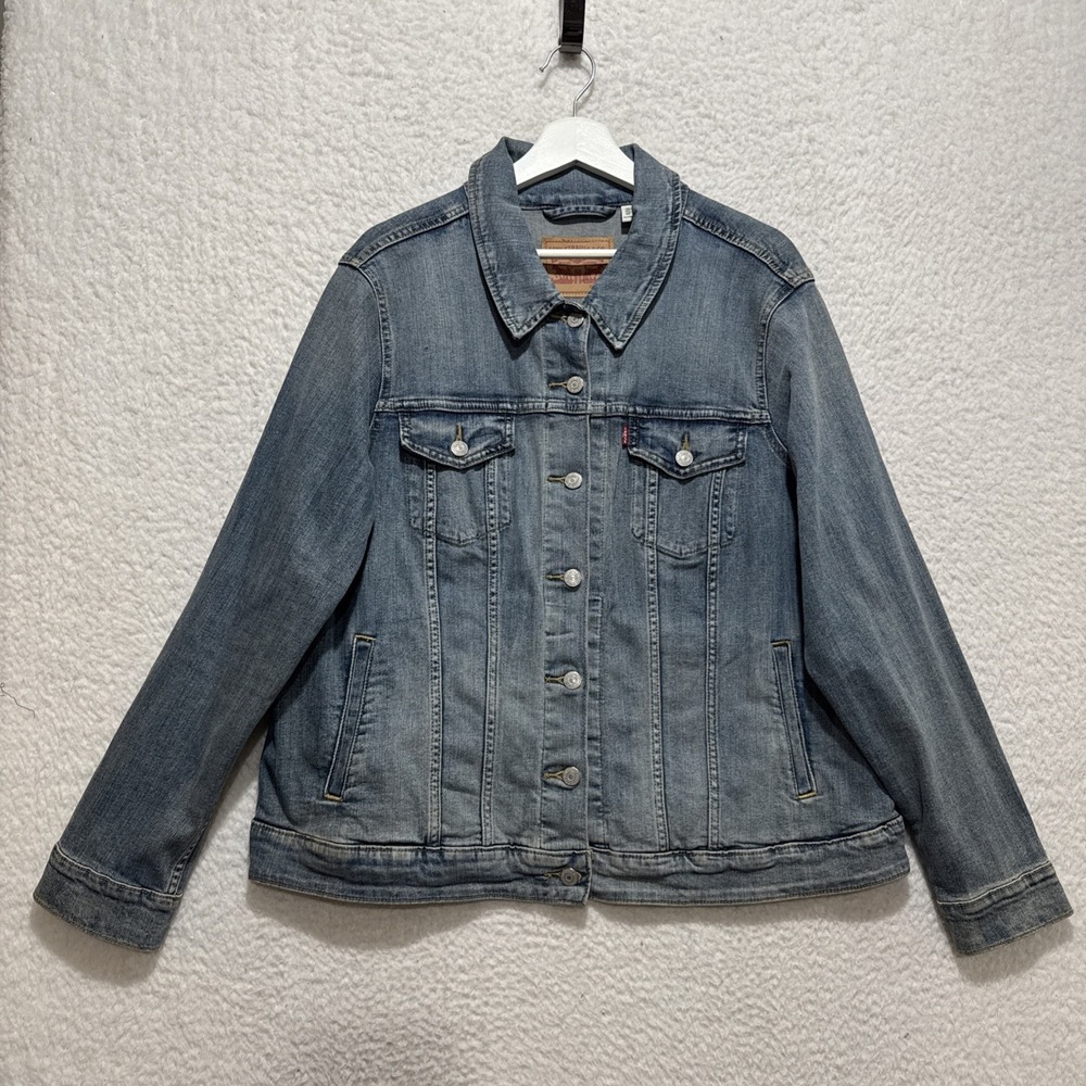 Levi's Original Trucker Denim‎ Jean Jacket Women's Size Large Blue Faded Wash